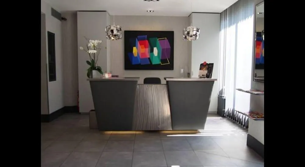 Hotel Le Carrosse Paris 0*,